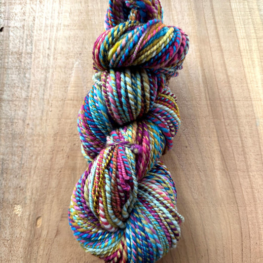 Wildwood Glow – Handspun Targhee DK – 220 yds / 14 WPI