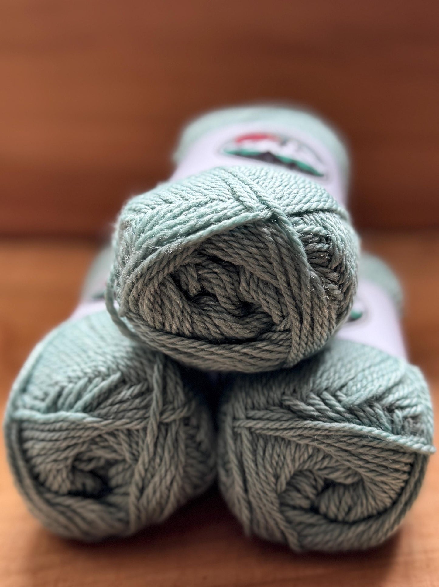 DK weight yarn. Merino Wool and Tussah Silk Blend. 50g. 120 yards. Hollow Mint