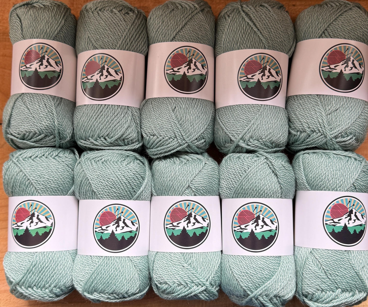 DK weight yarn. Merino Wool and Tussah Silk Blend. 50g. 120 yards. Hollow Mint